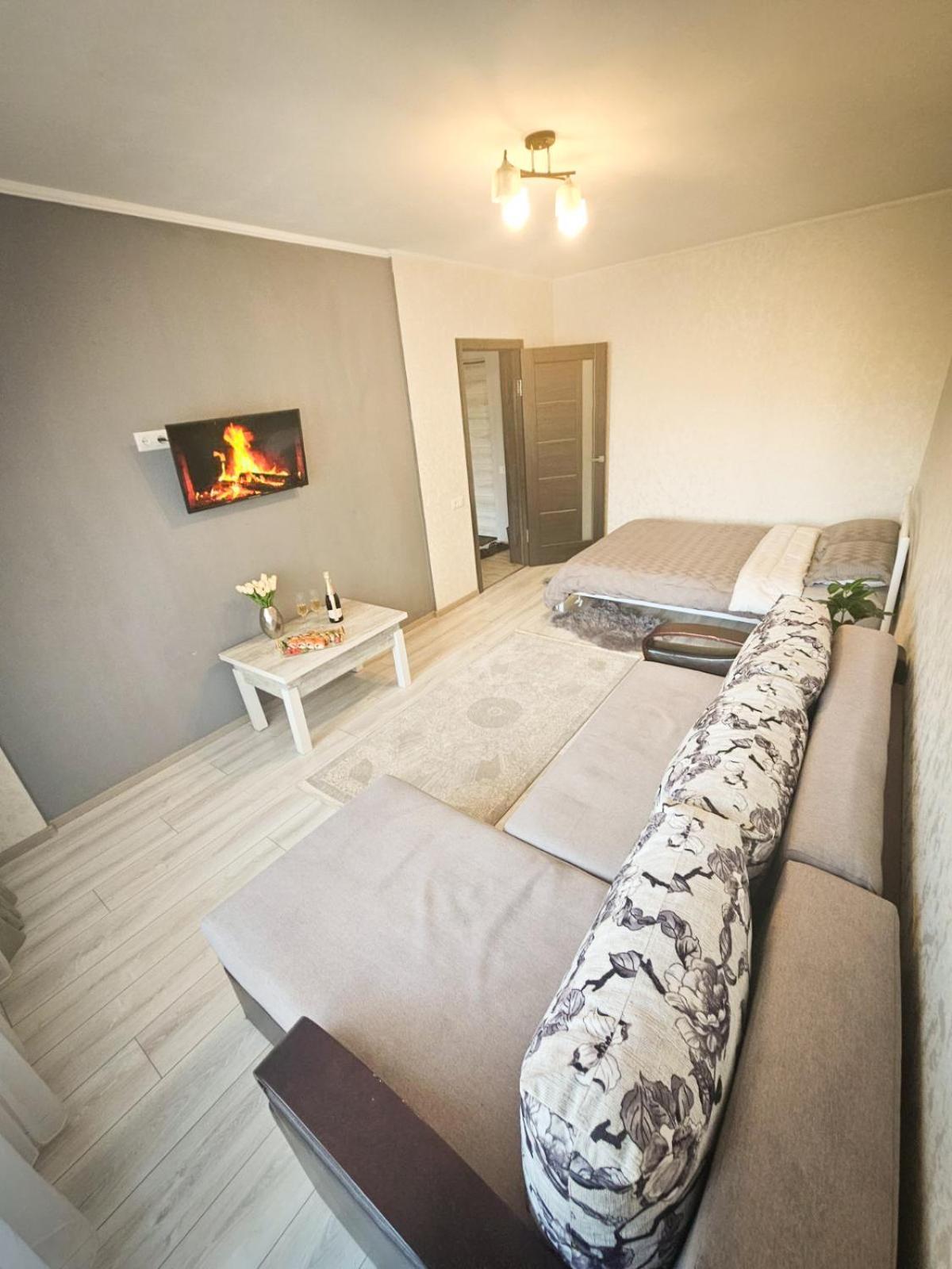 Апартаменты На Вечернем # Качалова Kryvyi Rih Exterior photo