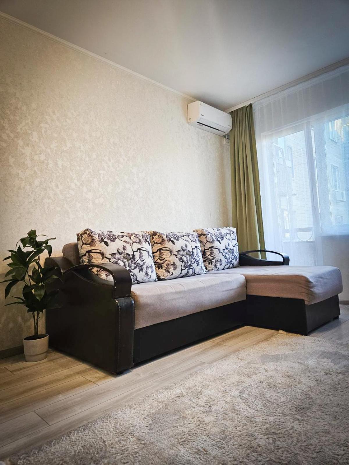 Апартаменты На Вечернем # Качалова Kryvyi Rih Exterior photo