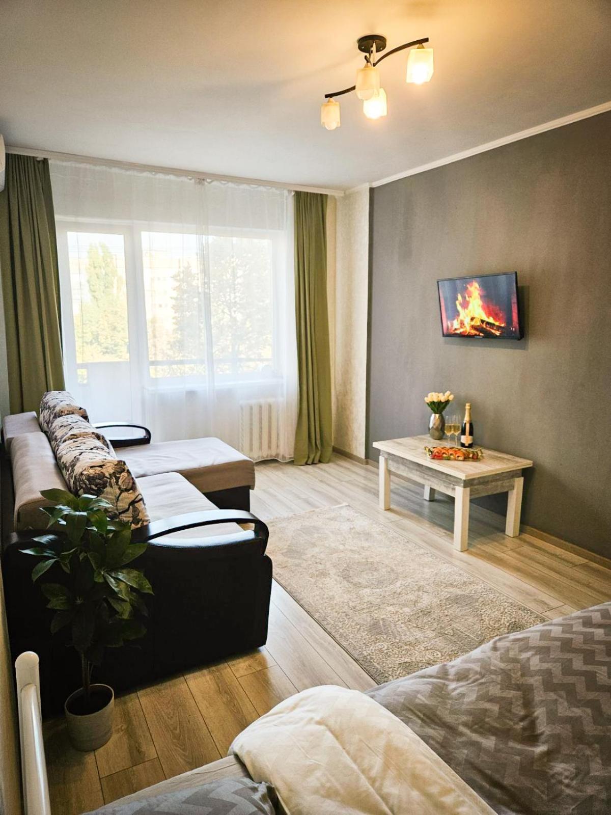 Апартаменты На Вечернем # Качалова Kryvyi Rih Exterior photo