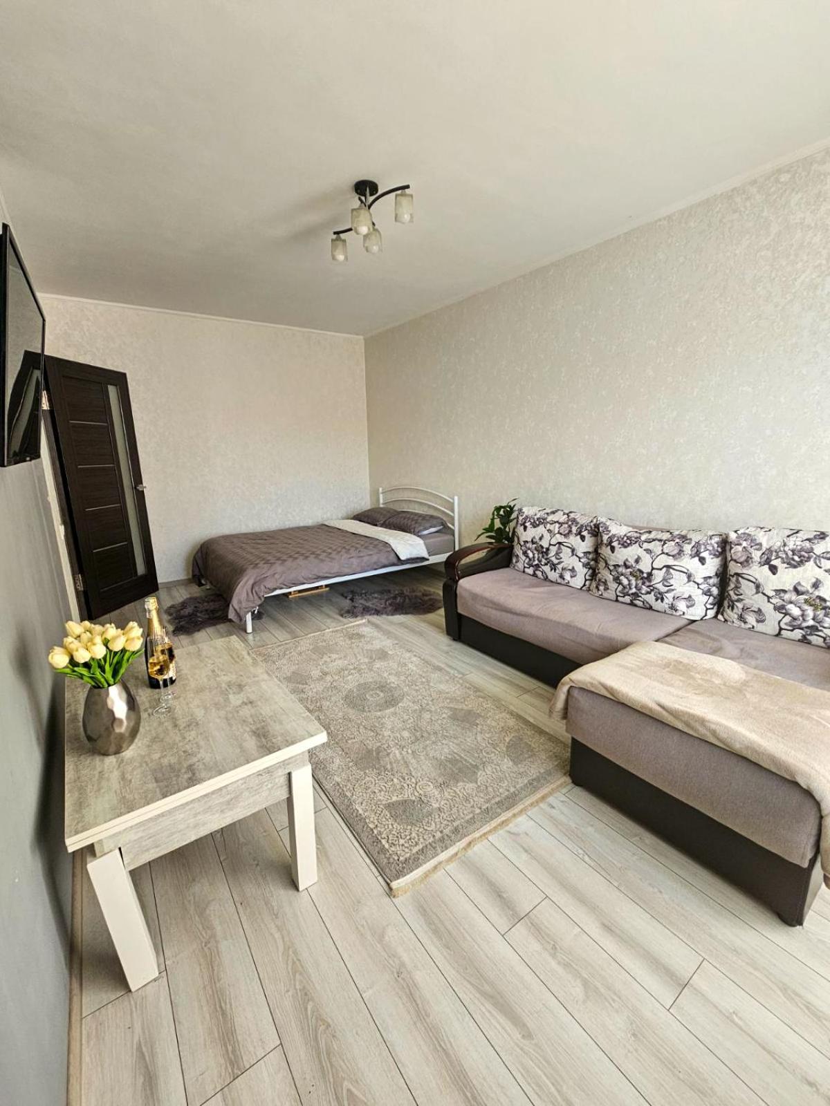 Апартаменты На Вечернем # Качалова Kryvyi Rih Exterior photo