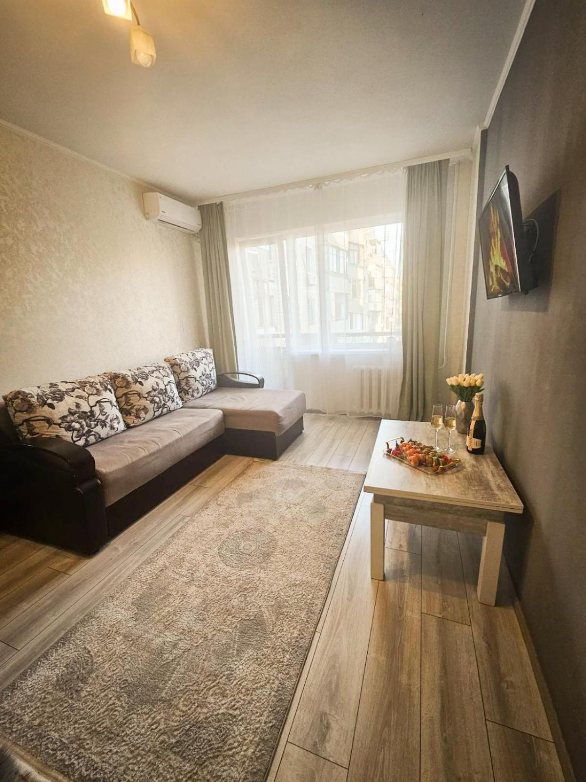 Апартаменты На Вечернем # Качалова Kryvyi Rih Exterior photo